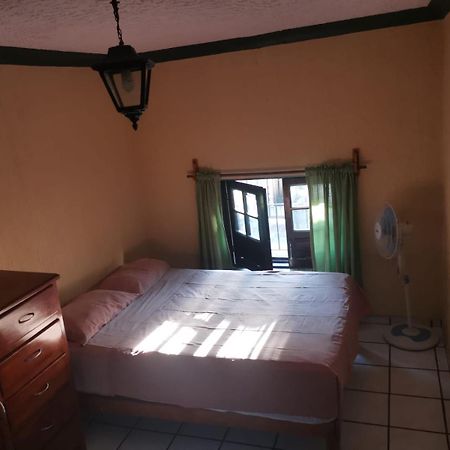 Hostal グアダラハラ エクステリア 写真