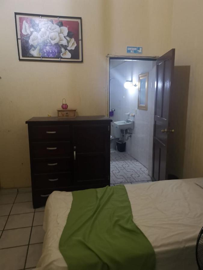 Hostal グアダラハラ エクステリア 写真