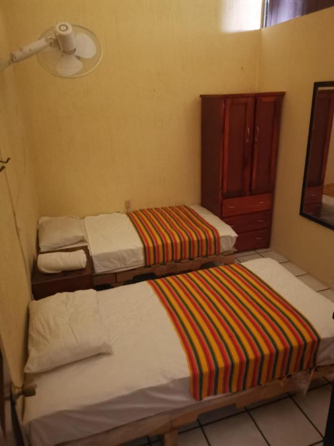 Hostal グアダラハラ エクステリア 写真
