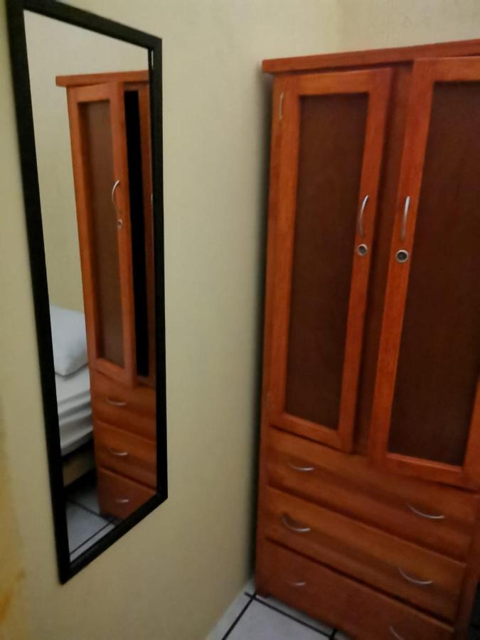 Hostal グアダラハラ エクステリア 写真