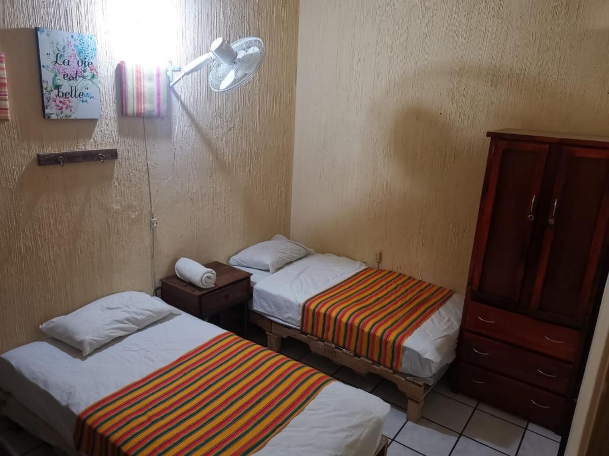 Hostal グアダラハラ エクステリア 写真