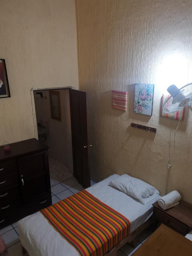 Hostal グアダラハラ エクステリア 写真