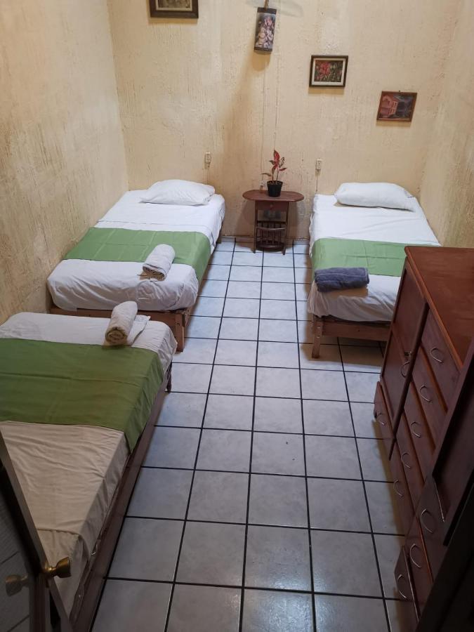 Hostal グアダラハラ エクステリア 写真