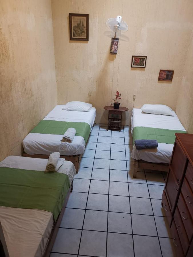 Hostal グアダラハラ エクステリア 写真